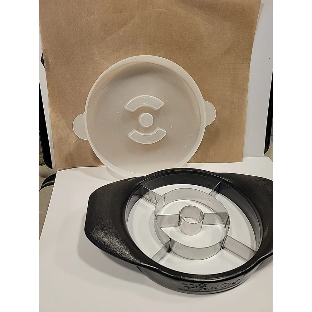 Pampered Chef Pineapple Melon Wedger Cutter Slicer Corer With Cover Great